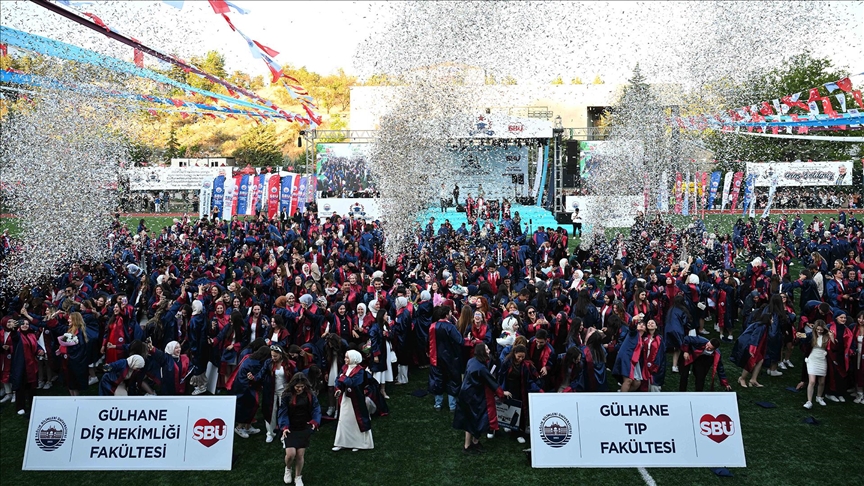 Sağlık Bilimleri Üniversitesi Gülhane Külliyesinde mezuniyet coşkusu