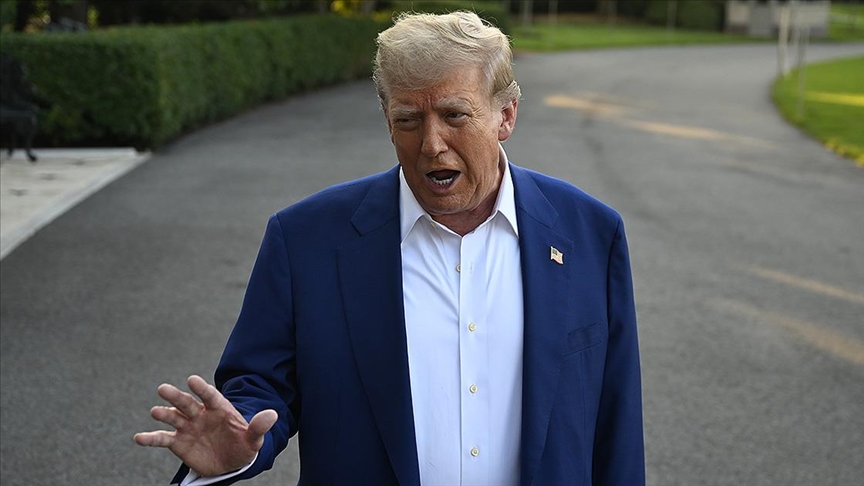 Trump, Cumhuriyetçilerin "Amerika'nın Sesi"nin kapatılması için oy kullanmasını istedi