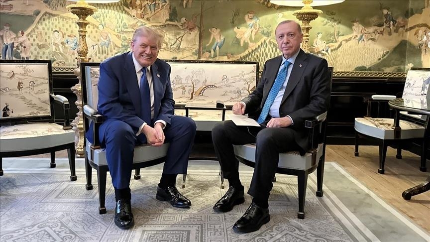 Pays-Bas : le président turc Erdogan rencontre son homologue américain Trump à La Haye