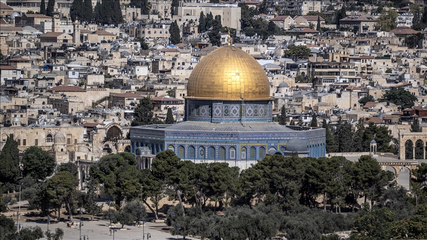 More than 200 illegal Israeli settlers storm Al-Aqsa Mosque under police protection