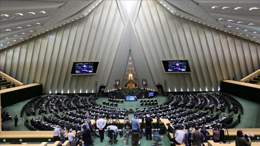 برلمان إيران يوافق على تعليق التعاون مع "الطاقة الذرية"