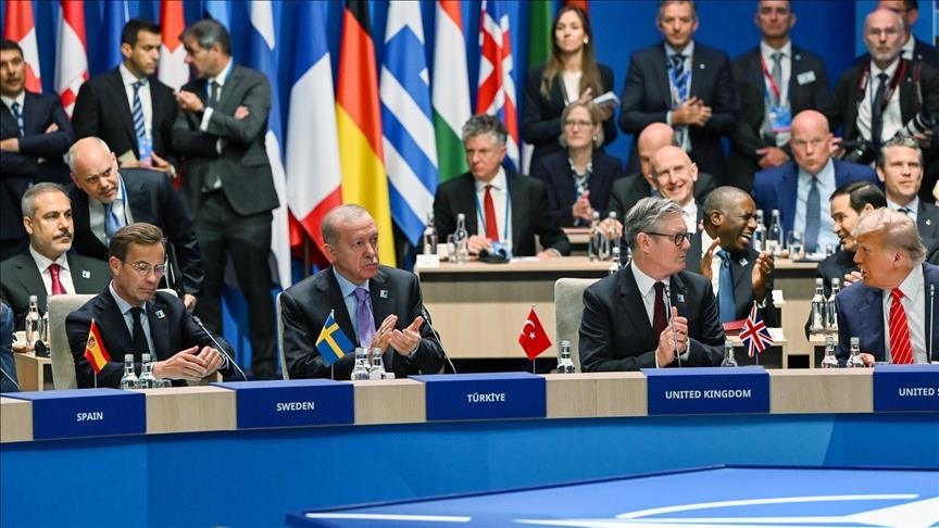 Le président turc Erdogan a rencontré le Premier ministre britannique Keir Starmer en marge du sommet de l’OTAN