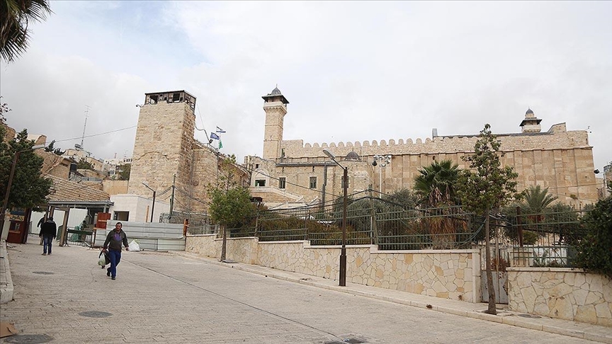 İ'in Harem-i İbrahim Camii'ne "yasadışı müdahalesine" tepki