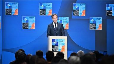 Rutte'den savunma harcamalarını artırması için NATO ülkelerine baskı yapan Trump'a övgü