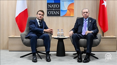 Le président turc Erdogan s'entretient avec son homologue français Macron en marge du sommet de l’Otan 