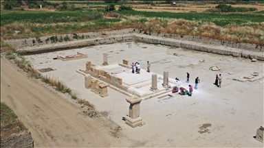 Magnesia Antik Kenti'nin en büyük meydanı gün ışığına kavuşuyor