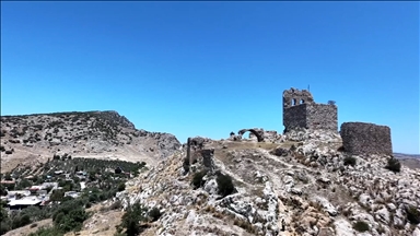 Osmaniye'de nehir kenarındaki Hemite Kalesi FPV dronla görüntülendi