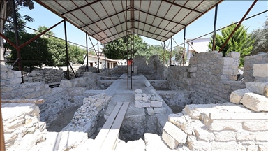 Hatay'da depremde kısmen yıkılan tarihi kilisenin restorasyonu sürüyor
