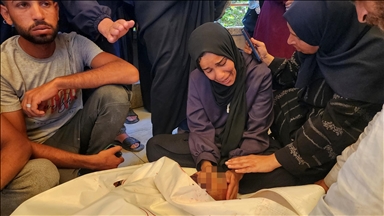 إسرائيل تقتل 32 فلسطينيا بغزة بينهم 7 من منتظري المساعدات 