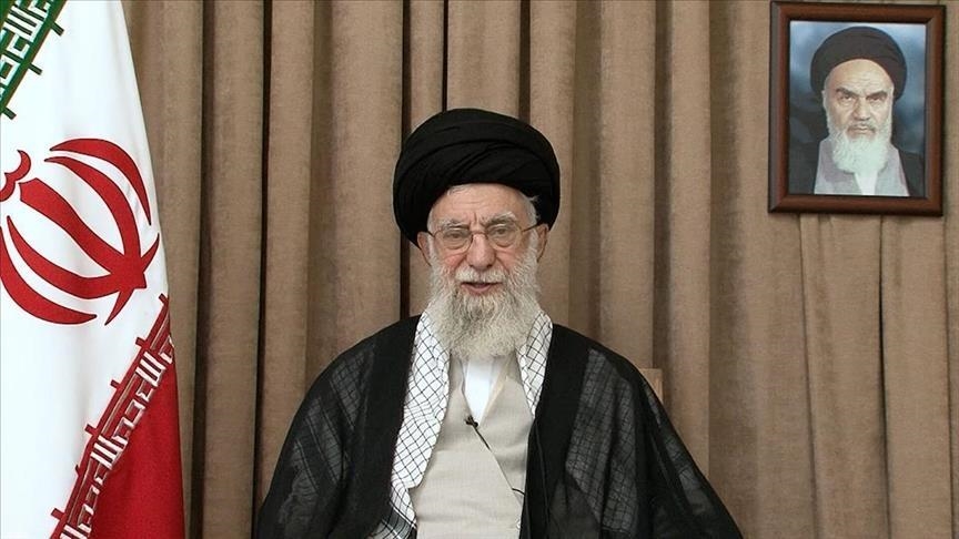 Líder supremo de Irán advierte que atacará bases de EEUU si ese país reanuda los bombardeos