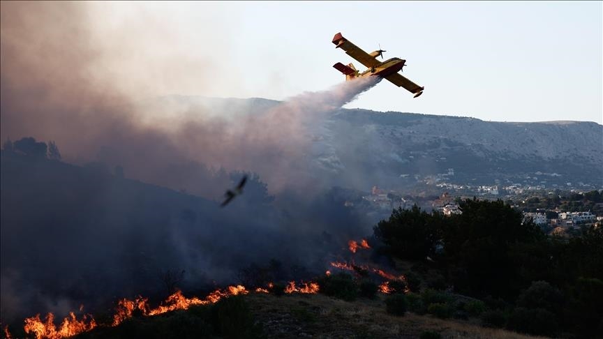 Major wildfire rages in coastal town near Athens