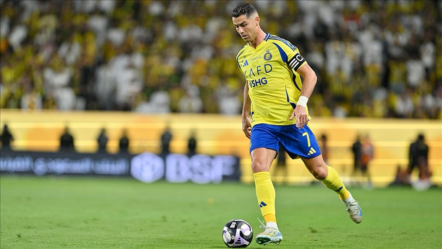 قدم.. النصر السعودي يجدد عقد النجم البرتغالي رونالدو