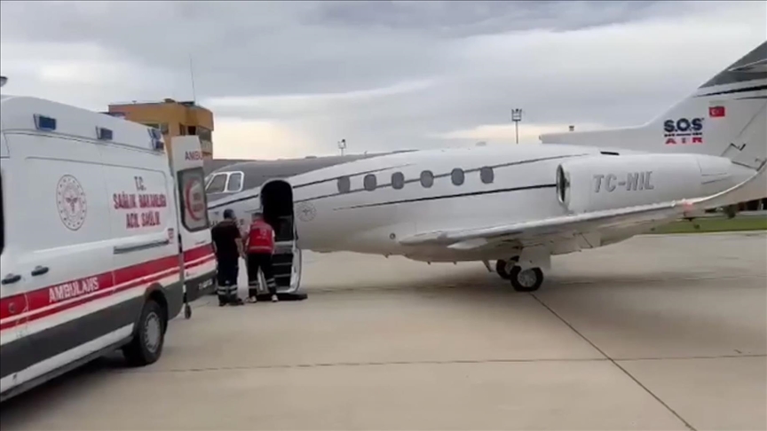 Bitlis'te kalp yetmezliği tanısı konulan bebek, ambulans uçakla İstanbul'a götürüldü