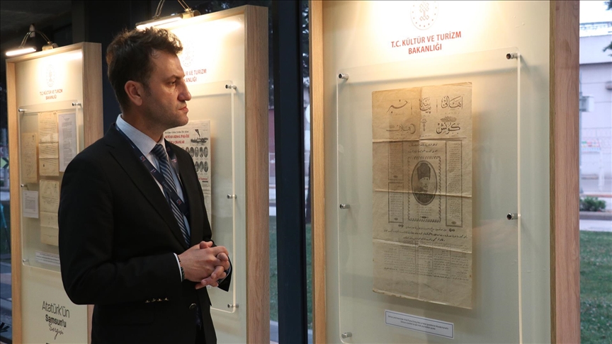 Atatürk'ün Samsun'a ikinci gelişini aynı başlıkla duyuran 5 gazetenin ortak nüshası sergileniyor