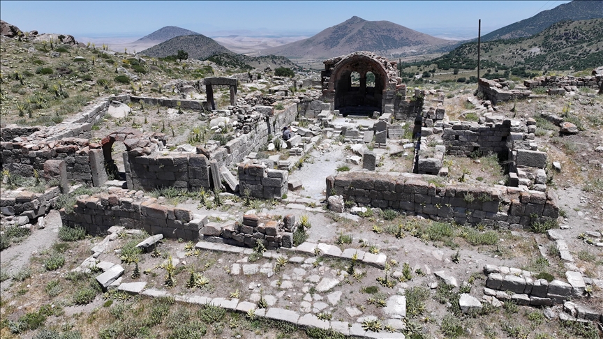 Karaman'da "Binbir Kilise" bölgesinde 15 dini yapı tespit edildi