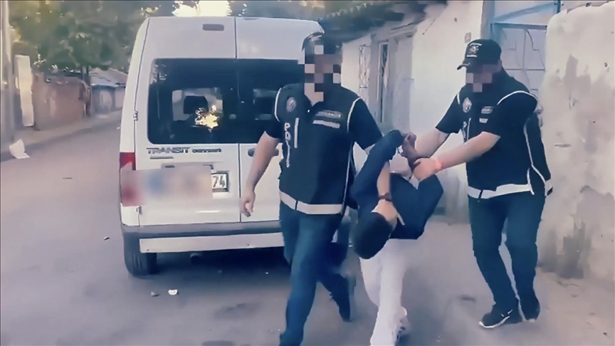 İstanbul'da bir iş yerinin kurşunlanmasıyla ilgili 3 şüpheli yakalandı