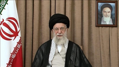 Líder supremo de Irán advierte que atacará bases de EEUU si ese país reanuda los bombardeos