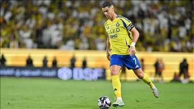 قدم.. النصر السعودي يجدد عقد النجم البرتغالي رونالدو