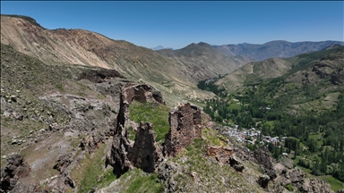 Erzurum'da koruma altındaki Kaleboynu Kalesi, kalıntılarıyla zamana direniyor