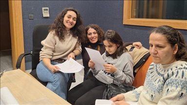 Görme engelli çocuklar, İstanbul Üniversitesi'nde radyo tiyatrosu seslendirdi