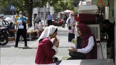 İsrail'in saldırılarına uğrayan Tahran’da hayat normale dönüyor