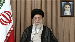 Líder supremo de Irán advierte que atacará bases de EEUU si ese país reanuda los bombardeos