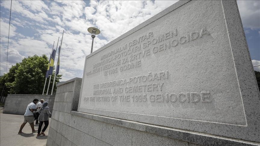 Institut za nestale osobe BiH predao artefakte "Srebrenica 1995" Memorijalnom centru Srebrenica