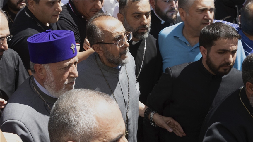 В Армении задержали архиепископа Микаеля