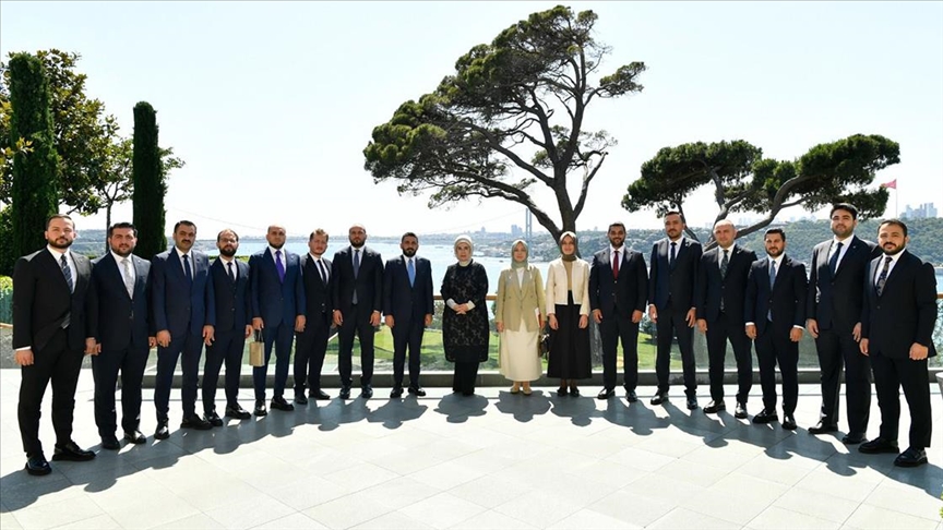 Emine Erdoğan, TÜGVA Yönetim Kurulu ile bir araya geldi