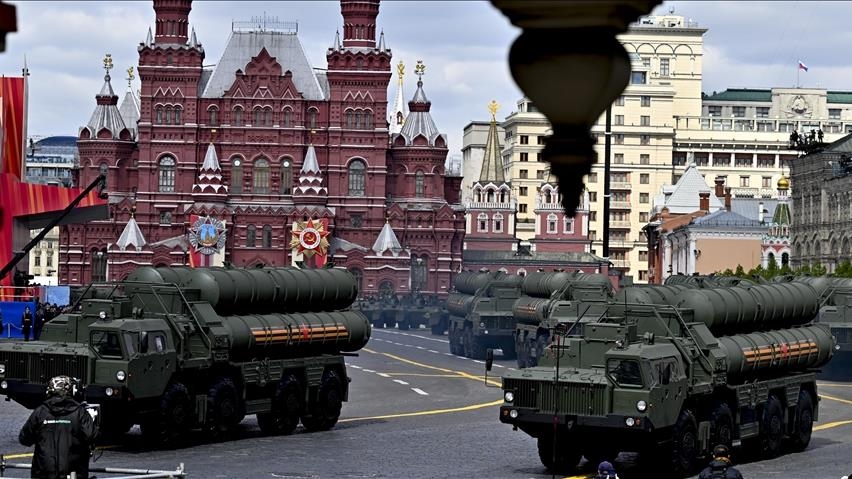 La Pologne estime que la course aux armements pourrait entraîner la chute de Vladimir Poutine