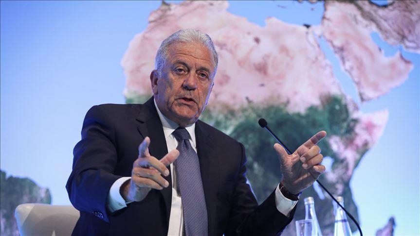 Former Greek foreign minister warns against using warships to block migrants