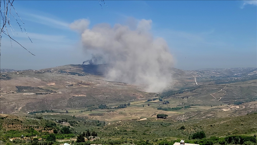 Israël frappe des zones boisées et montagneuses dans le sud du Liban