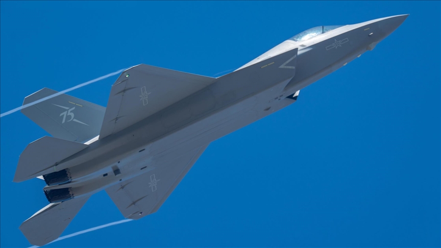 إعلام عبري: قلق إسرائيلي من احتمال امتلاك إيران مقاتلات صينية