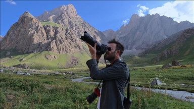 Ankaralı polis memuru, "ikinci memleketim" dediği Hakkari'nin güzelliklerini tanıtıyor