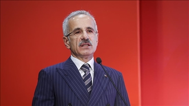 Bakan Uraloğlu, Türkiye-İran hava yolu ulaşımının bugün kısmi olarak yeniden başlayacağını duyurdu