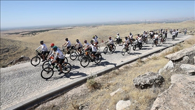 Şanlıurfa'da 160 bisiklet tutkunu Göbeklitepe'ye pedal çevirdi
