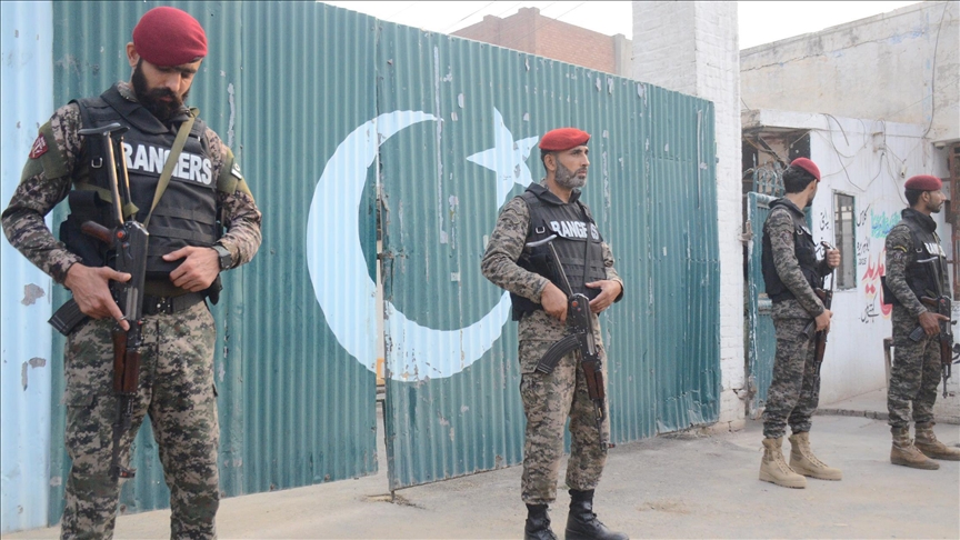 مقتل 13 جنديا باكستانيا بتفجير استهدف قافلة عسكرية