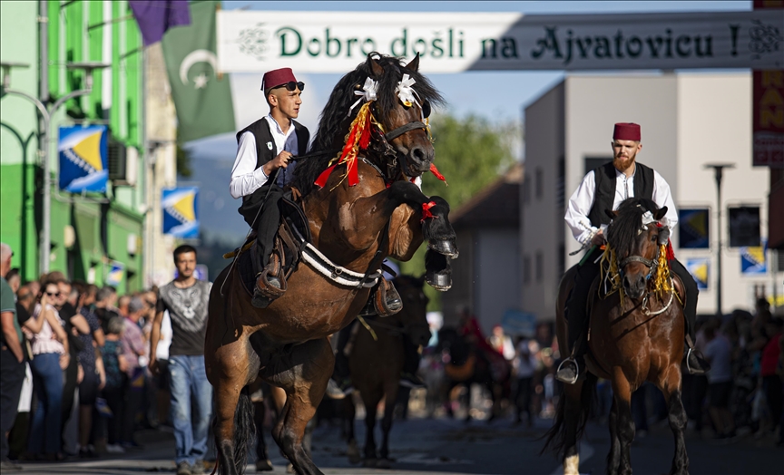515. dani Ajvatovice: Aplauzom ispraćen defile konjanika u Donjem Vakufu