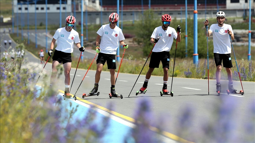 Olimpiyat oyunlarına hazırlanan milli kayaklı koşucular, Ardahan'da güç depoluyor