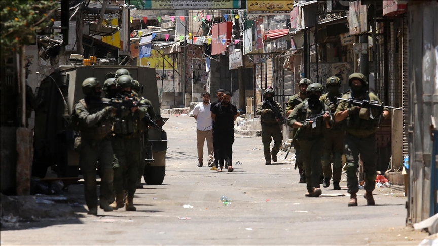 Israeli army arrests 27 Palestinians in West Bank raids, including journalist