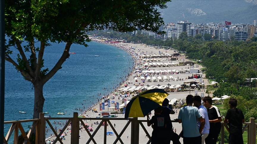 Antalya'da yüksek nem ve sıcak bunalttı