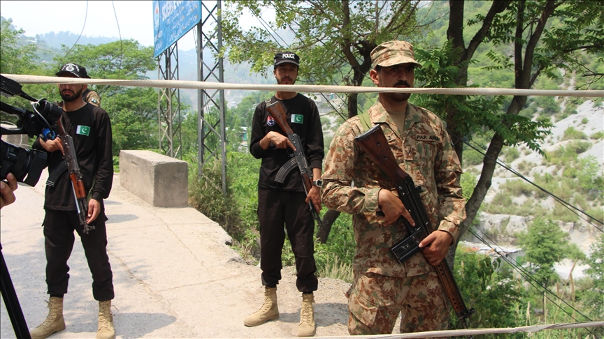 13 soldiers killed in suicide bombing in northwestern Pakistan near Afghan border