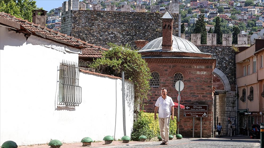 Çektiği fotoğraflarla mazideki Bursa'nın izini sürüyor