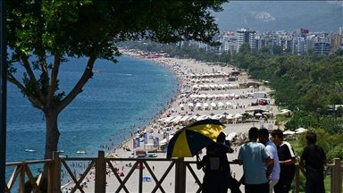 Antalya'da yüksek nem ve sıcak bunalttı