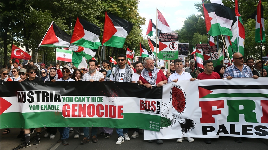 Protesta në Vjenë kërkon ndërprerjen e “gjenocidit” izraelit në Gaza dhe dënon bashkëpunimin austriak