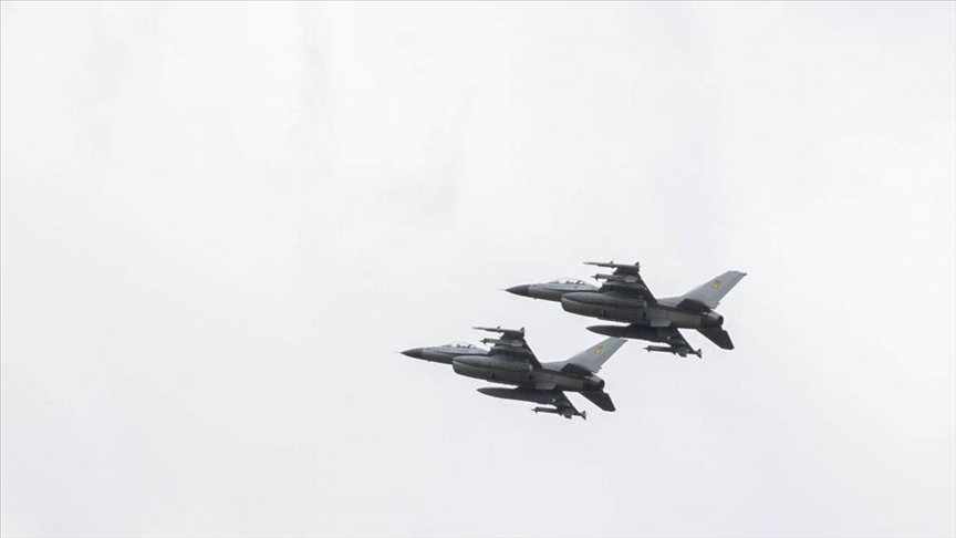 Ukraine says F-16 fighter jet lost, pilot killed, by overnight Russian airstrike
