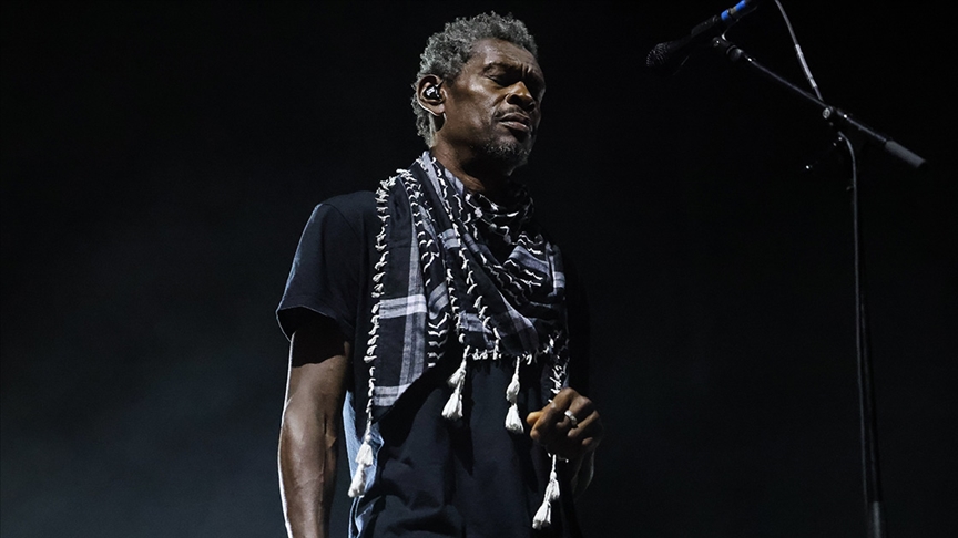 İngiliz müzik grubu Massive Attack, Kuzey Makedonya'daki konserinde Filistin'e destek mesajı verdi