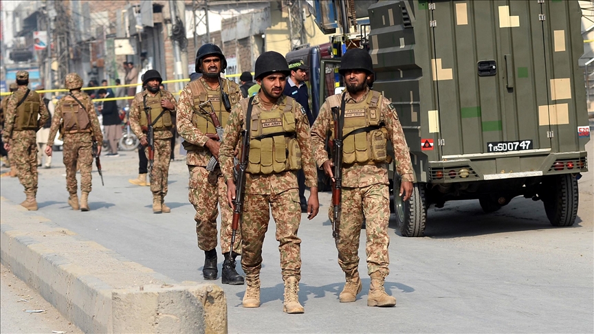 Pakistan'ın Hayber Pahtunhva eyaletinde düzenlenen bombalı saldırıda 13 asker öldü