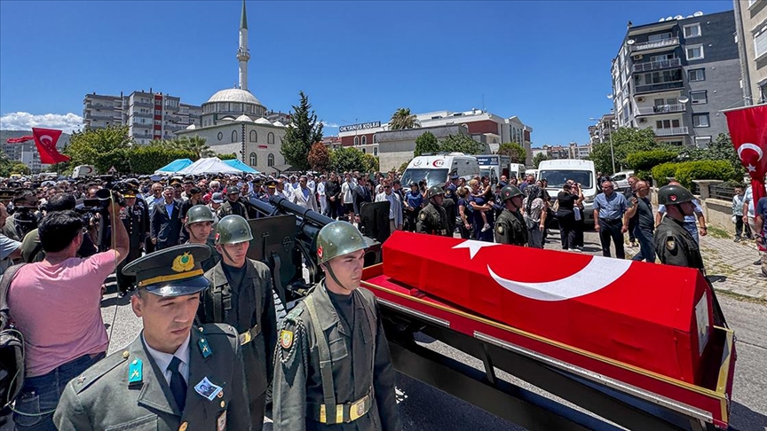 Şehit pilot Maden, İzmir'de son yolculuğuna uğurlandı