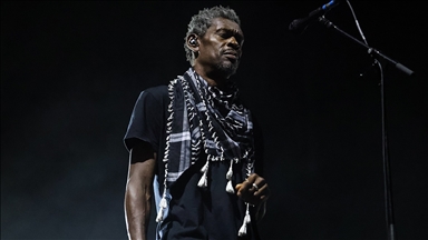 İngiliz müzik grubu Massive Attack, Kuzey Makedonya'daki konserinde Filistin'e destek mesajı verdi